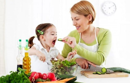 Tập cho bé thói quen thích ăn rau củ quả hơn